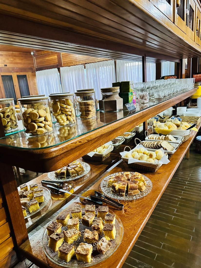 Café da manhã caseiro servido na Pousada da Colina